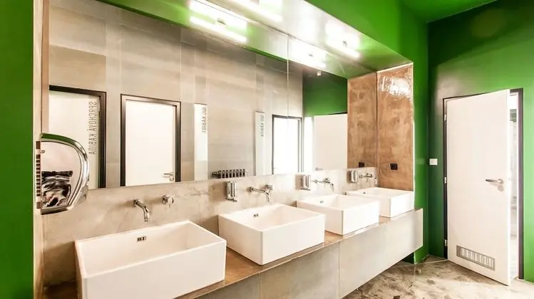 8 Bed Mixed Dormitory with Shared bathroom