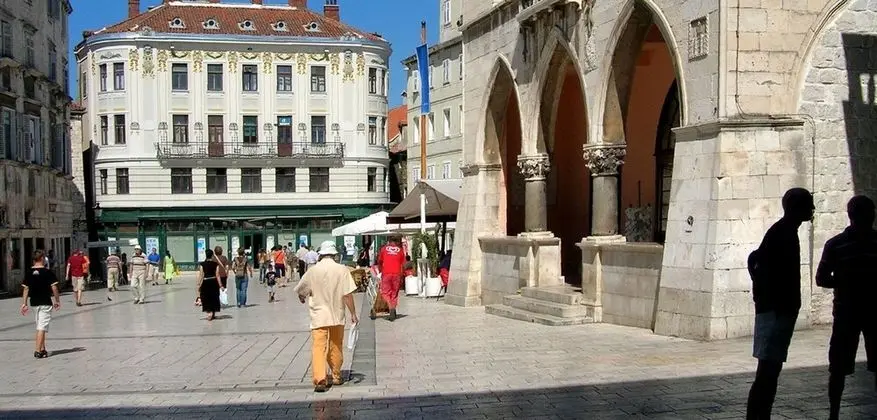 Apart Daire, 1 Büyük (Queen) Boy Yatak