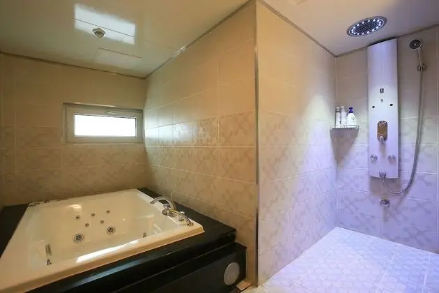 Deluxe Dört Kişilik Oda (Breakfast included)