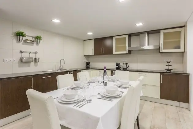 Family Sıra Ev, 4 Yatak Odası, Sigara İçilmez, Havuz Kullanımı (Golf)
