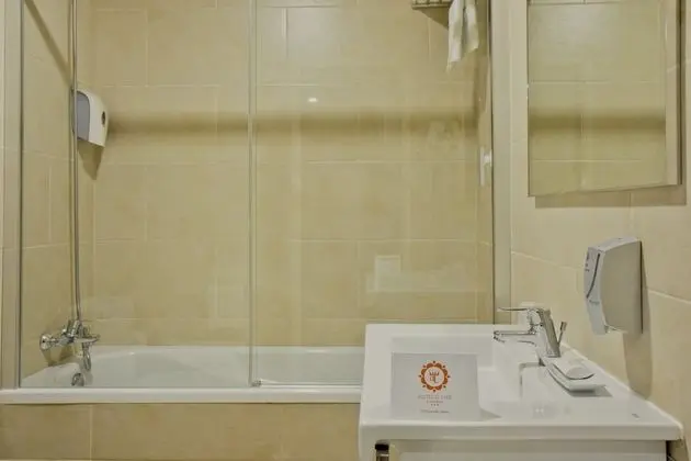 Standard Tek Büyük veya İki Ayrı Yataklı Oda (with extra bed)
