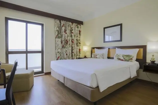 Tek Büyük veya İki Ayrı Yataklı Oda, Teras, Şehir Manzaralı
