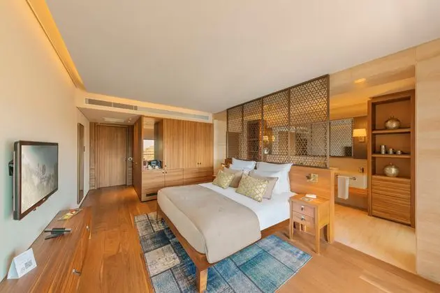 https://images.etstur.com/imgproxy/resize/2560x1440/files/images/hotelImages/etsrooms/675/Dmaris_Bay_20260127101904_2.jpg