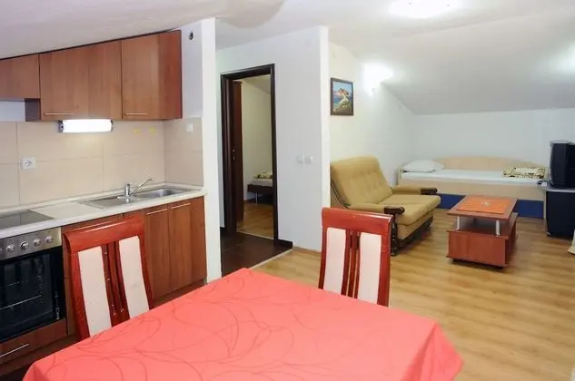 Premium Stüdyo, Birden Çok Yatak, Sigara İçilmez, Bahçe Manzaralı