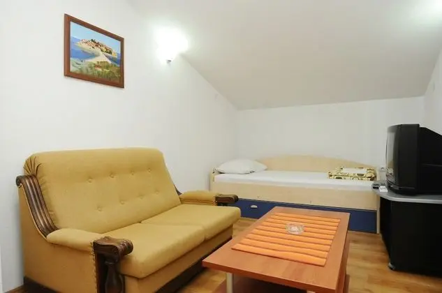 Premium Stüdyo, Birden Çok Yatak, Sigara İçilmez, Bahçe Manzaralı