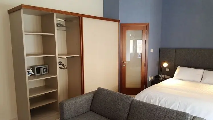 Süit, 1 En Büyük (King) Boy Yatak, Buzdolabı ve Mikrodalga