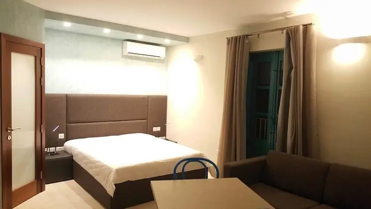 Süit, 1 En Büyük (King) Boy Yatak, Buzdolabı ve Mikrodalga