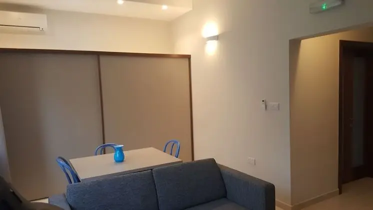 Süit, 1 En Büyük (King) Boy Yatak, Buzdolabı ve Mikrodalga