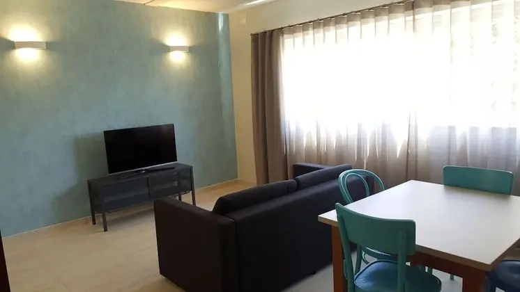 Süit, 1 En Büyük (King) Boy Yatak, Buzdolabı ve Mikrodalga