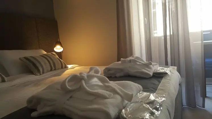 Süit, 1 En Büyük (King) Boy Yatak, Buzdolabı ve Mikrodalga