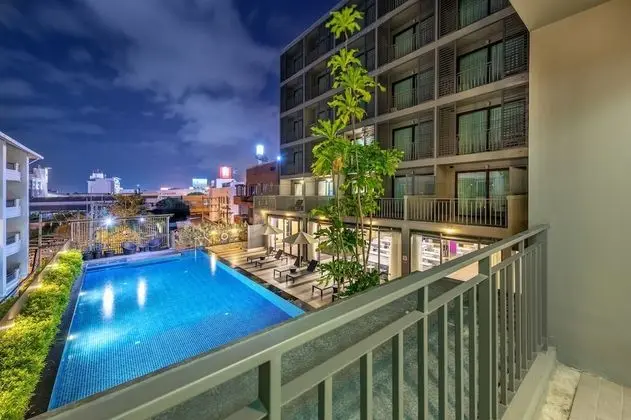 Deluxe Pool View