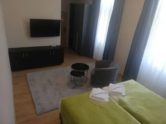 Premium Tek Büyük Yataklı Oda