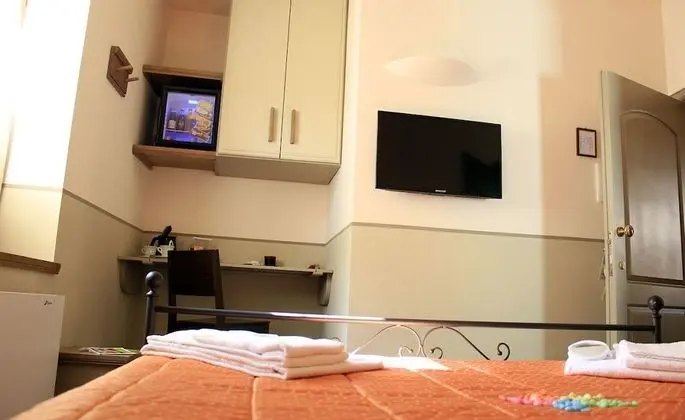 Büyük Yataklı Tek Kişilik Oda