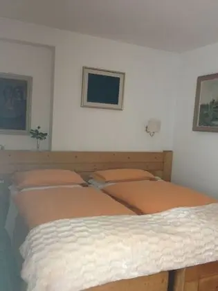 Büyük Yataklı Tek Kişilik Oda