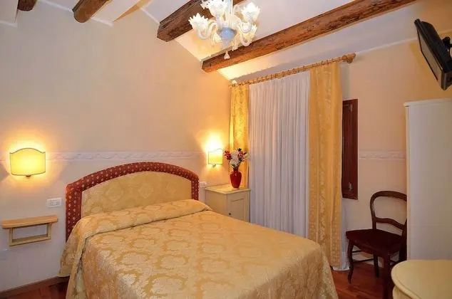 Basic Tek Büyük Yataklı Oda