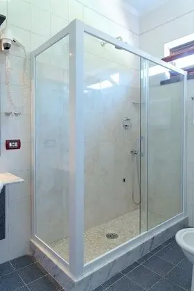 Üç Kişilik Oda