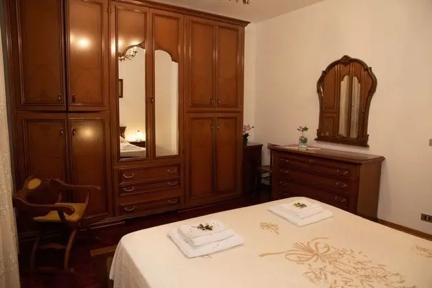 Tek Büyük Yataklı Oda, Ortak Banyo