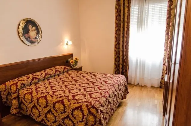 Tek Büyük Yataklı Oda, 1 Çift Kişilik Yatak