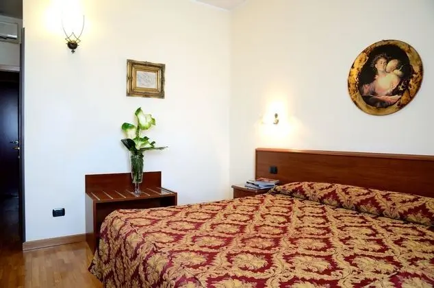 Tek Büyük Yataklı Oda, 1 Çift Kişilik Yatak