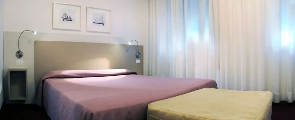 Classic Tek Büyük Yataklı Oda