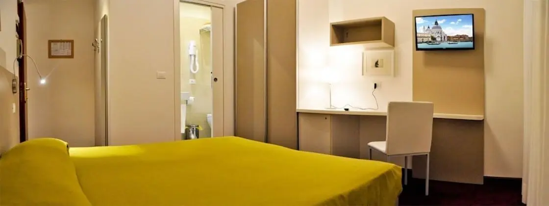 Classic Tek Büyük Yataklı Oda