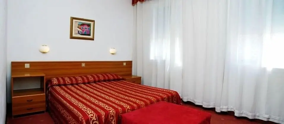 Classic Üç Kişilik Oda