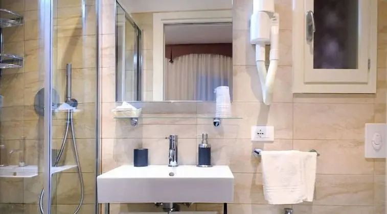 Classic Üç Kişilik Oda