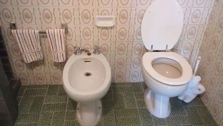 Üç Kişilik Oda, Ortak Banyo