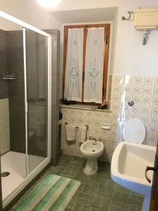 Üç Kişilik Oda, Ortak Banyo