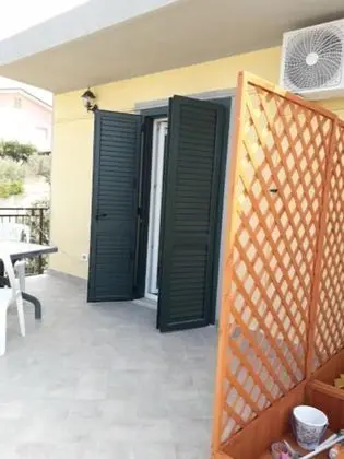 Dört Kişilik Oda, Teras, Bahçe Manzaralı (Emilio)