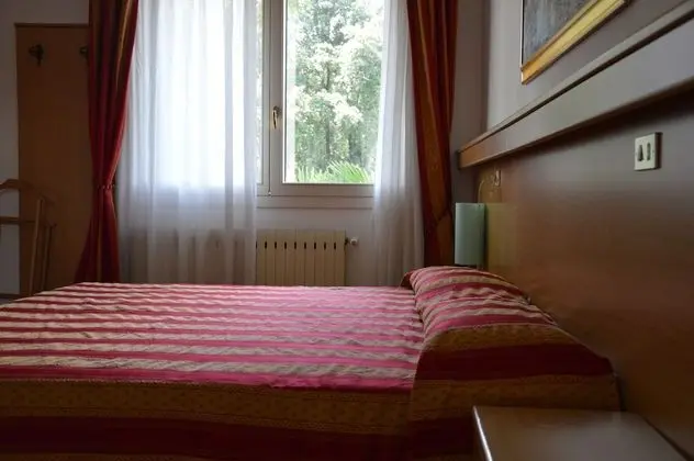 Economy Tek Büyük Yataklı Oda