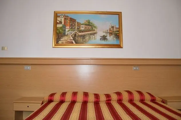 Economy Tek Büyük Yataklı Oda