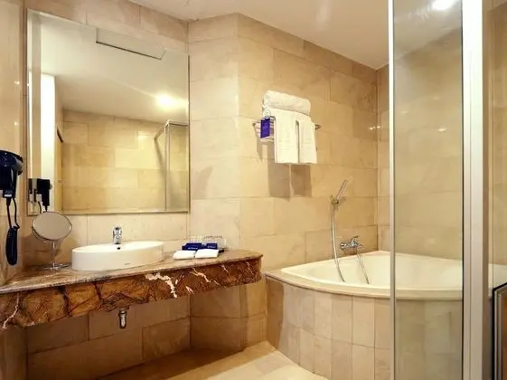 Junior Süit, 1 En Büyük (King) Boy Yatak, Şehir Manzaralı
