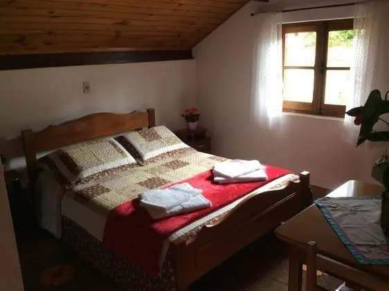 Dağ Evi, Sıcak Su Havuzu (Araucaria)