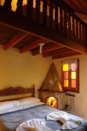 Dağ Evi, Sıcak Su Havuzu (Araucaria)