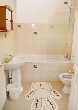 Tek Büyük Yataklı Oda, Ortak Banyo