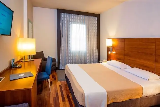 Büyük Yataklı Tek Kişilik Oda