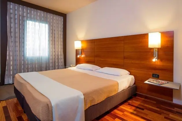 Büyük Yataklı Tek Kişilik Oda