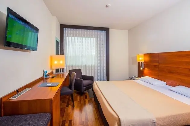 Büyük Yataklı Tek Kişilik Oda