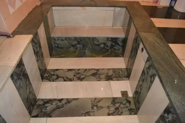 Tek Büyük Yataklı Oda, Ortak Banyo