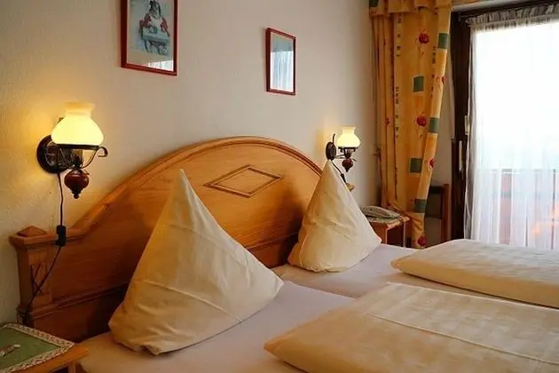 Classic Tek Büyük Yataklı Oda