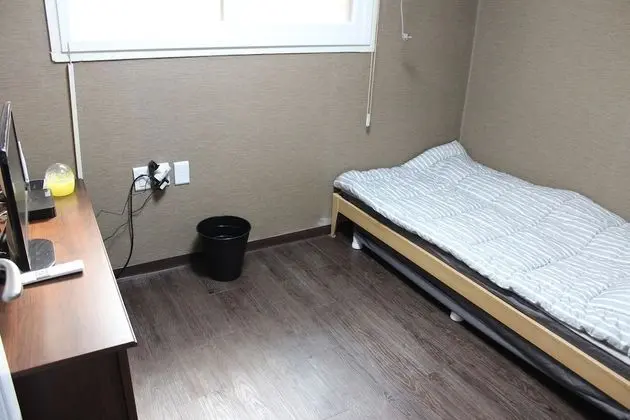 Üç Kişilik Oda, 2 Yatak Odası, Küçük Mutfak