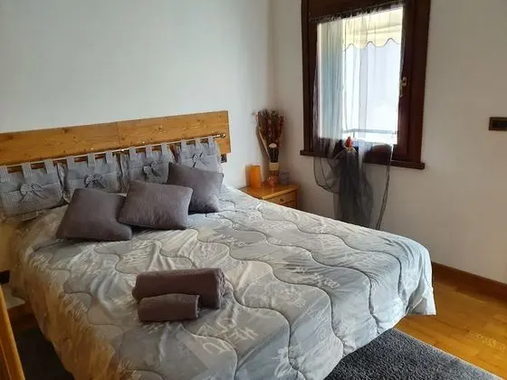 Tek Büyük Yataklı Oda, 1 Çift Kişilik Yatak, Ortak Banyo, Şehir Manzaralı (Paola)