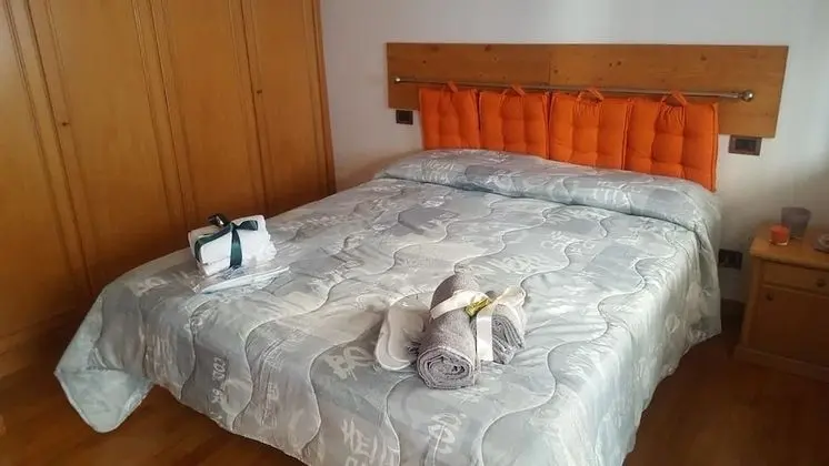 Tek Büyük Yataklı Oda, 1 Çift Kişilik Yatak, Ortak Banyo, Şehir Manzaralı (Paola)