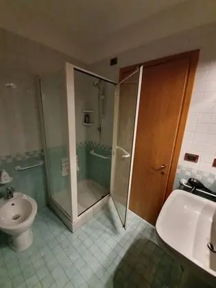 Tek Büyük Yataklı Oda, 1 Çift Kişilik Yatak, Ortak Banyo, Şehir Manzaralı (Paola)