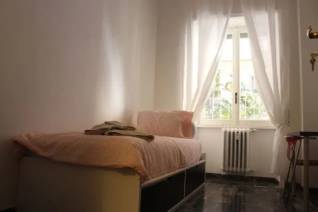 Üç Kişilik Oda, Ortak Banyo (Bianca)