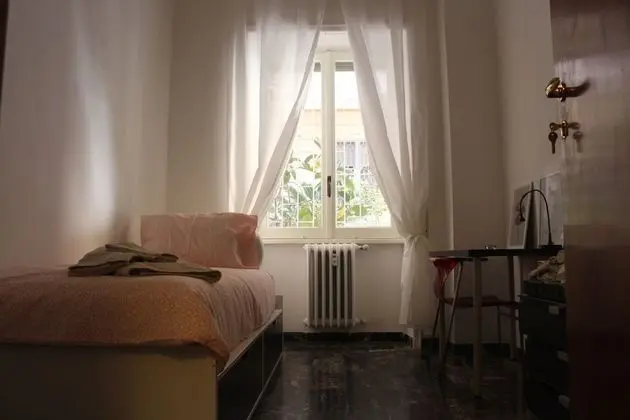 Üç Kişilik Oda, Ortak Banyo (Bianca)