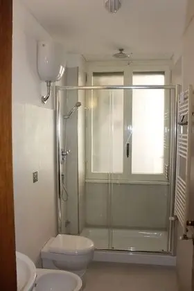 Üç Kişilik Oda, Ortak Banyo (Bianca)