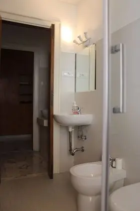 Üç Kişilik Oda, Ortak Banyo (Bianca)