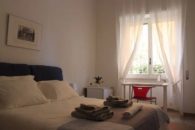 Üç Kişilik Oda, Ortak Banyo (Blu)